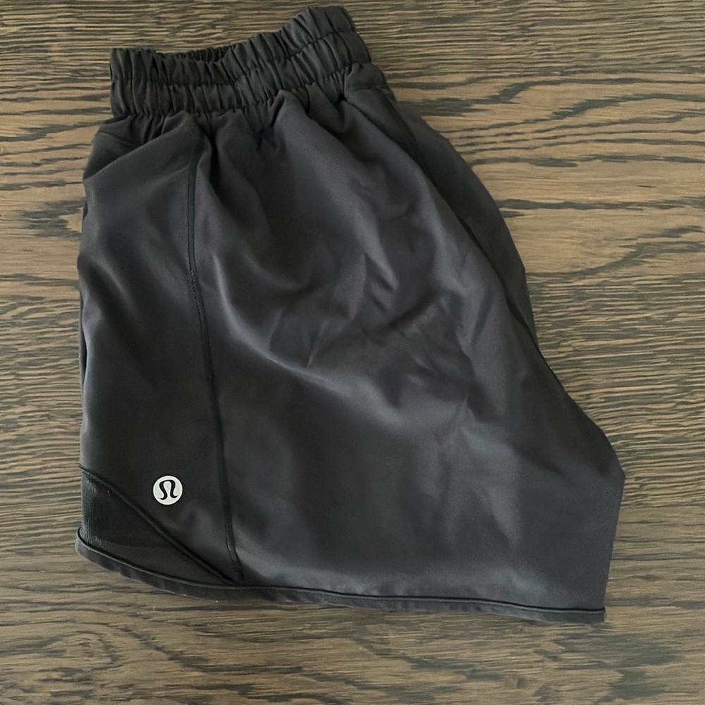 Black Lululemon hottie hots size 4 length 4”